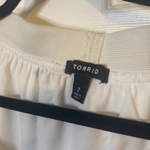 Torrid 2X Midi Chiffon Skirt - White with Florals 3/4 Length Skirt - Picture 5 of 7